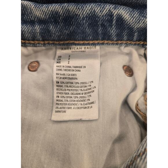 American Eagle Stretch Size 2 Frayed Bottoms Preloved - Picture 8 of 8